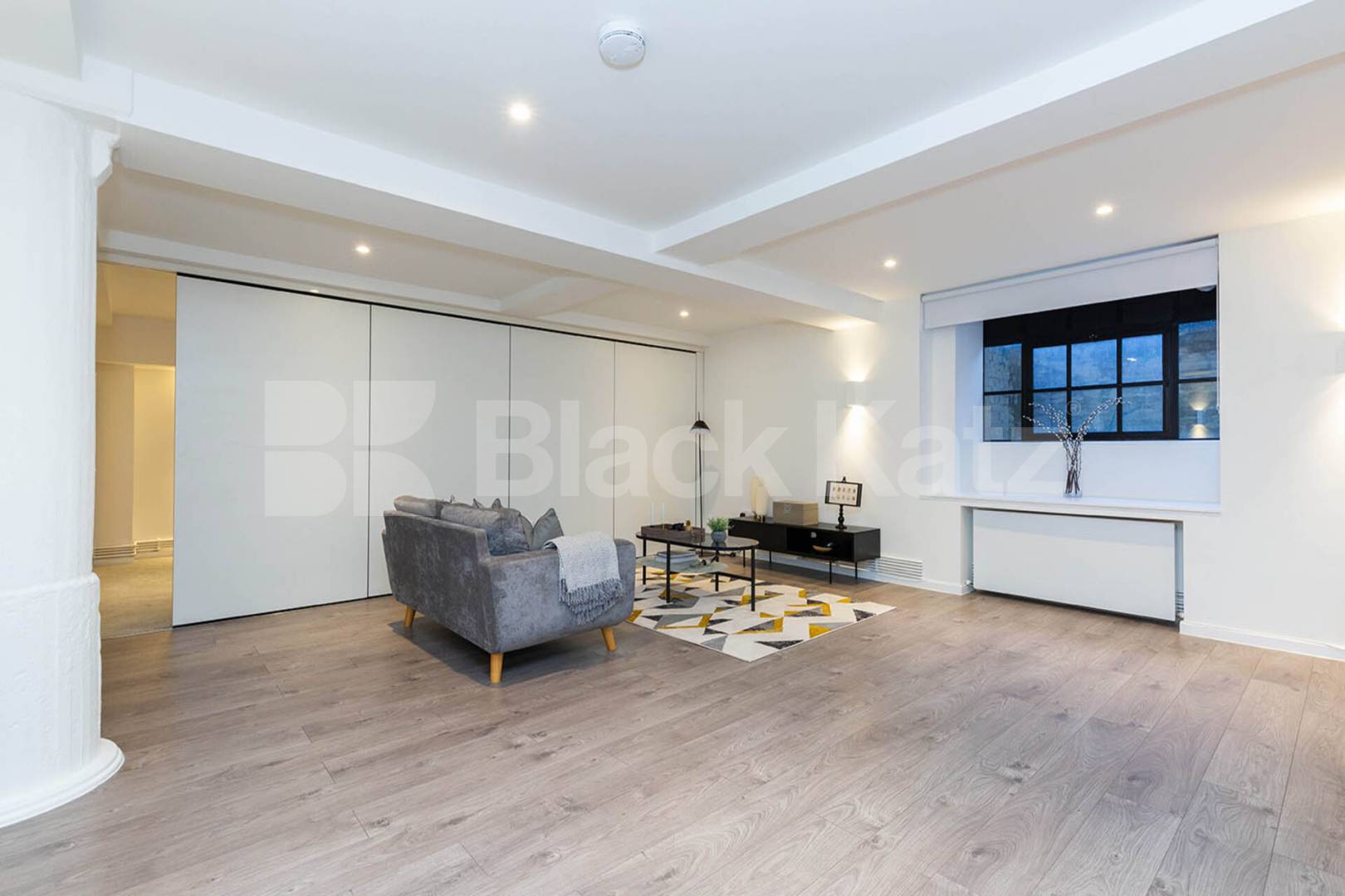 spacious 1 bedroom warehouse conversion with bi folding partition wall Tyssen Street - Springfield House, Dalston